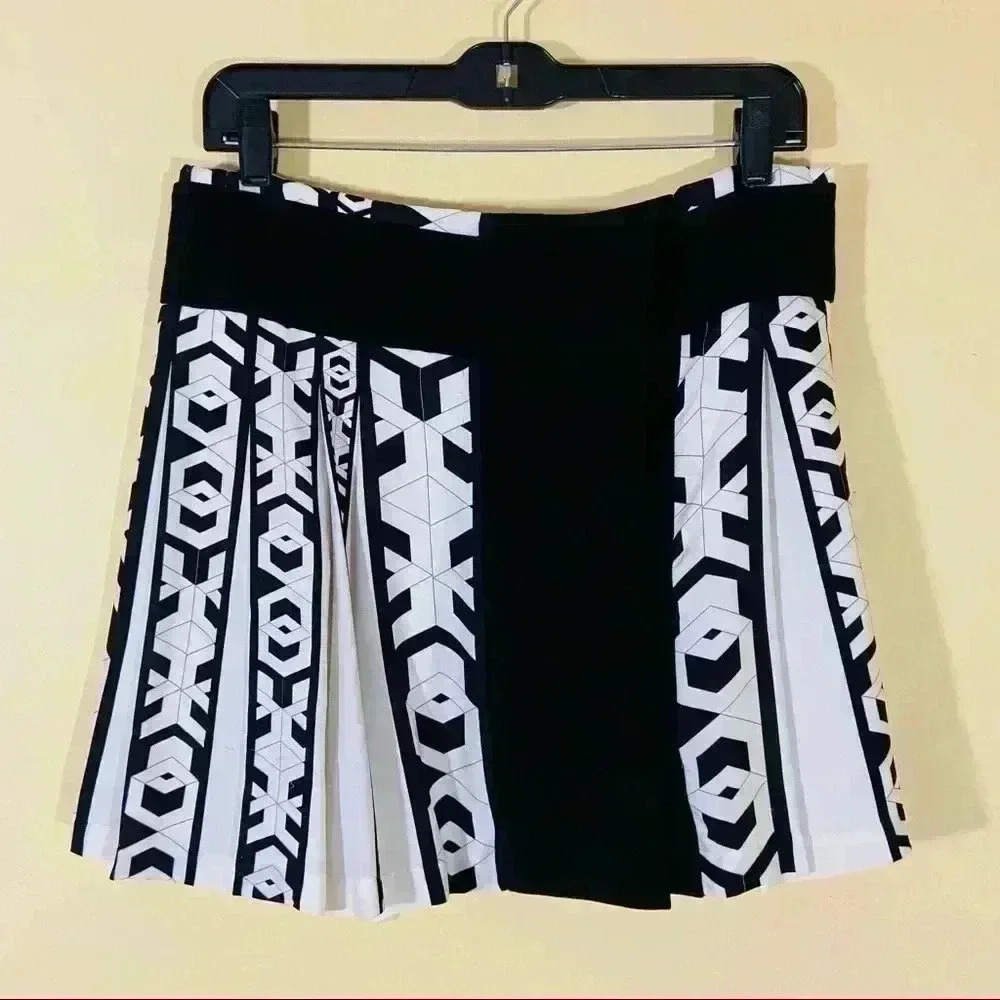Diane Von Furstenberg Black/White Pleated Geometric Thick‎ Band Lined Mini Skirt - Picture 2 of 16